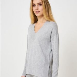 J crew Long sleeve V-neck sweater gray